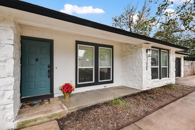 Building Photo - 11009 Hillside Oak Ln