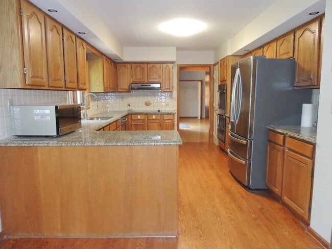Building Photo - 12 Cardinal Ln