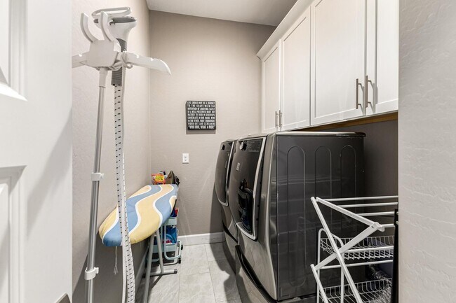 Building Photo - 7611 E Camino Vivaz