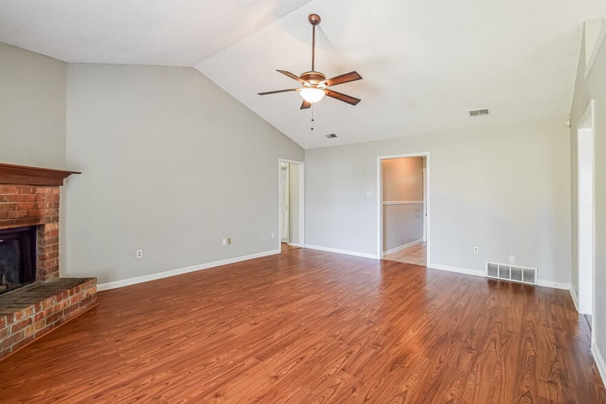 Building Photo - 10378 Yates Dr