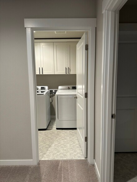 Building Photo - 1521 NE 15th Cir