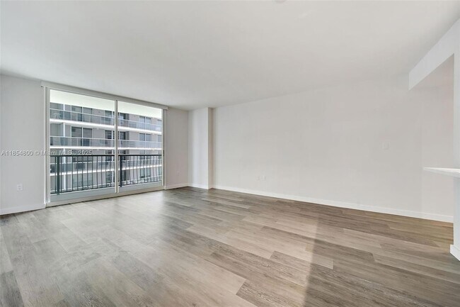 Building Photo - 1756 N Bayshore Dr