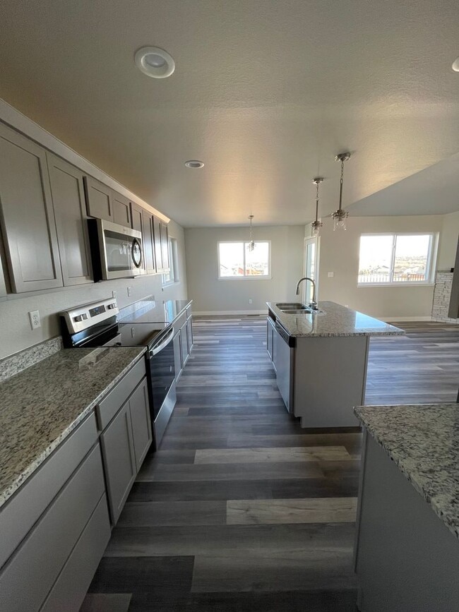 Building Photo - ~Applications Pending~ Newer 4 Bed, 3 Bath, 3 Car Garage Home for Rent