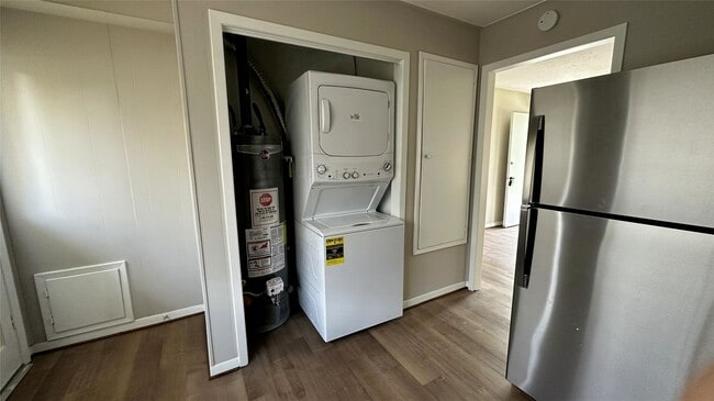 Building Photo - 402 Bacon St