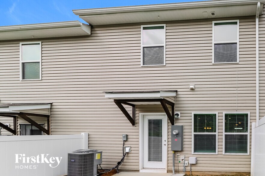 Building Photo - 2059 Cypress Village Dr NW