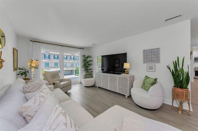 Building Photo - 2700 Bayshore Blvd