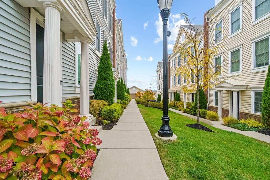 Building Photo - 205 Roosevelt Dr