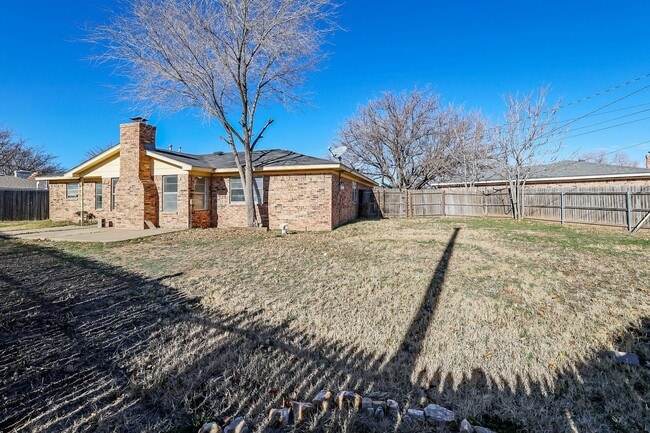 Building Photo - 3 bedroom rental in Ridgecrest!