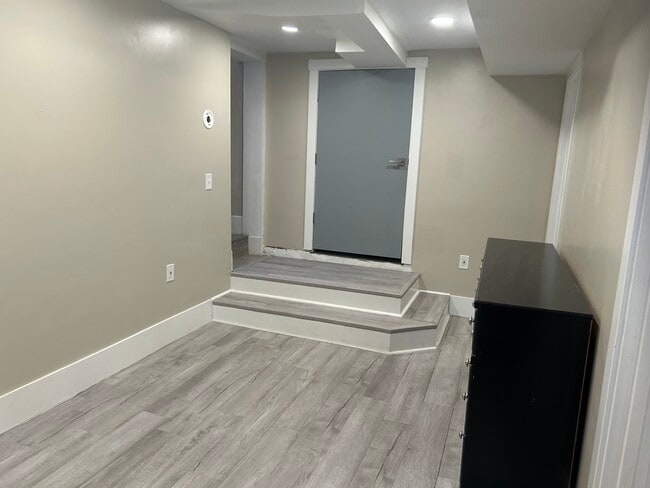 Building Photo - 668 E Springview Dr