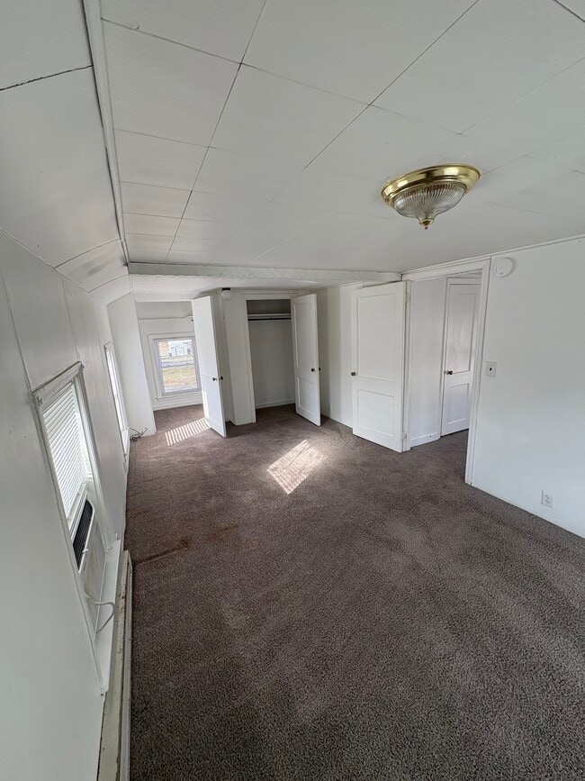 Building Photo - 5043 Old Marlboro Rd