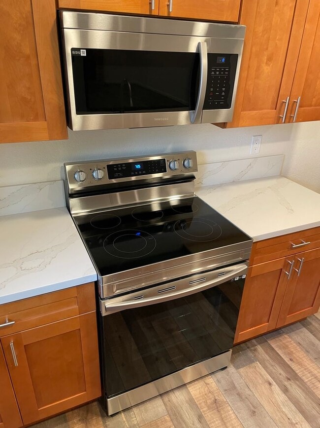 Building Photo - REMODELED DUPLEX CLOSE TO DOWNTOWN IN S. N...