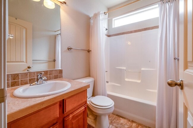 Building Photo - 5-bedroom, 3-bathroom home located in Windsor, CO.