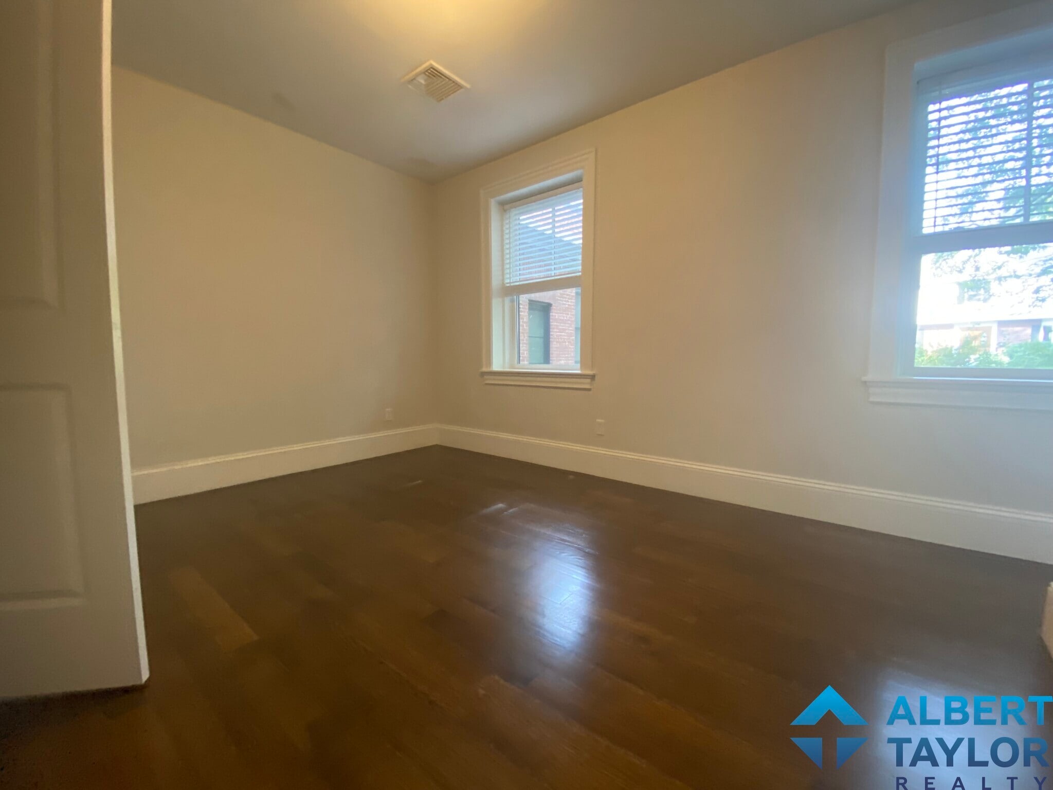 Building Photo - 2044 Beacon St