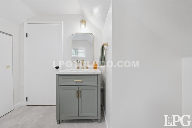 Building Photo - 2736 Northwood Ave