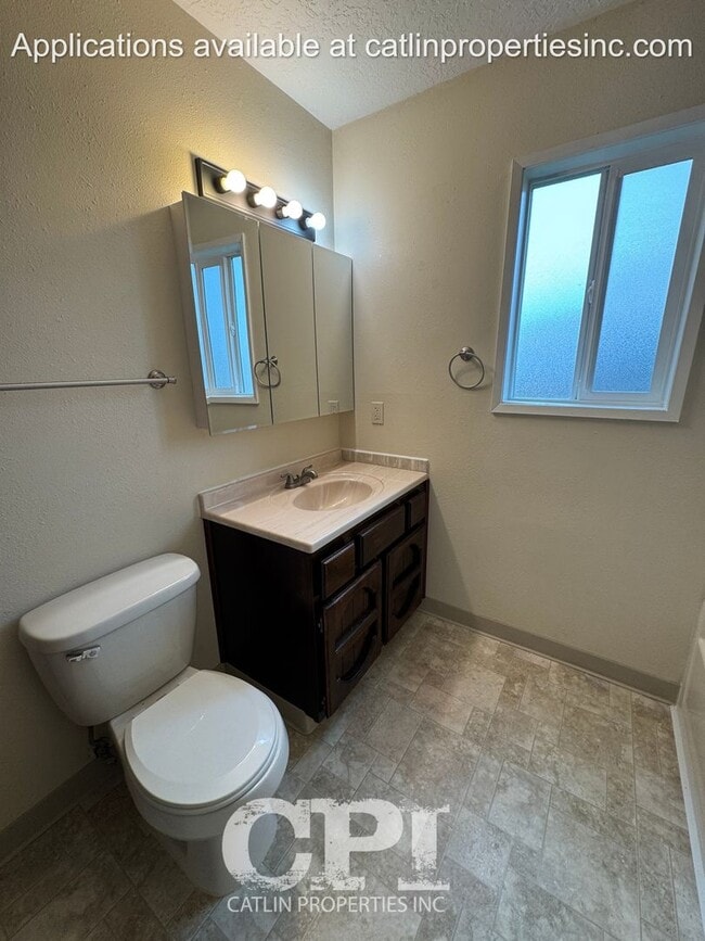 Building Photo - 124 Tilla Dr