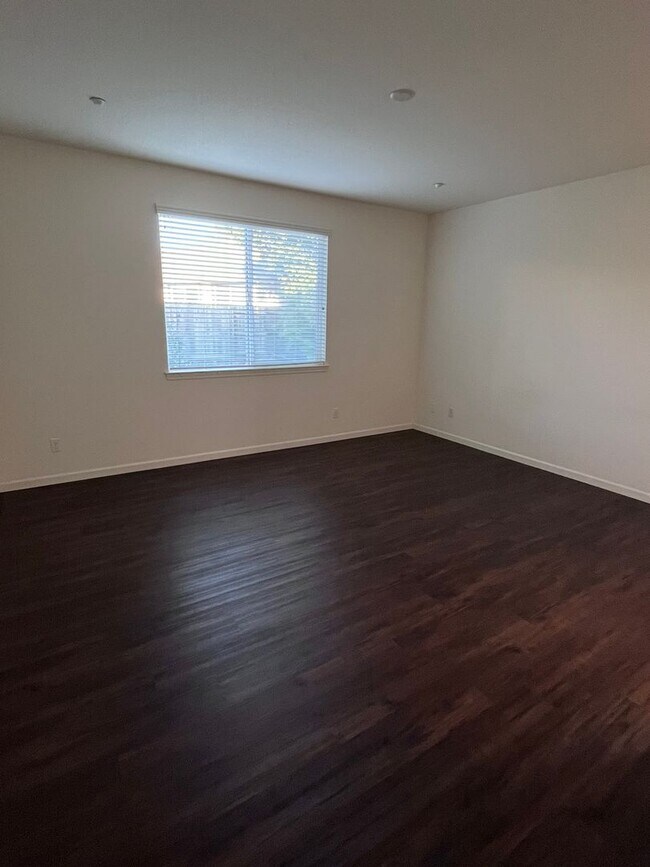 Building Photo - BEAUTIFUL FOUR BEDROOM HOME IN WESTPARK!!