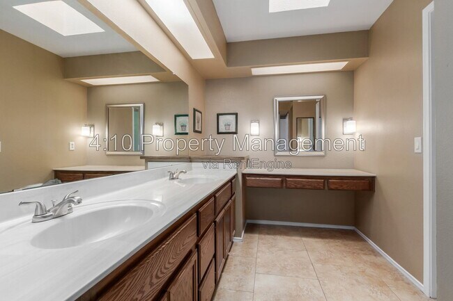 Building Photo - 26002 S La Cite Dr