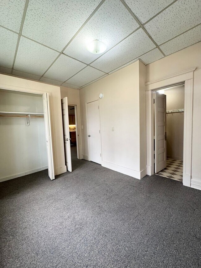 Building Photo - 112 N 38th Ave