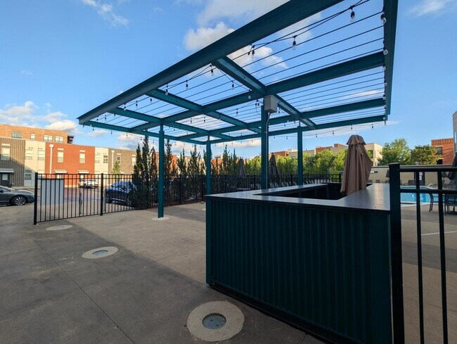 Building Photo - 751 N 6th St