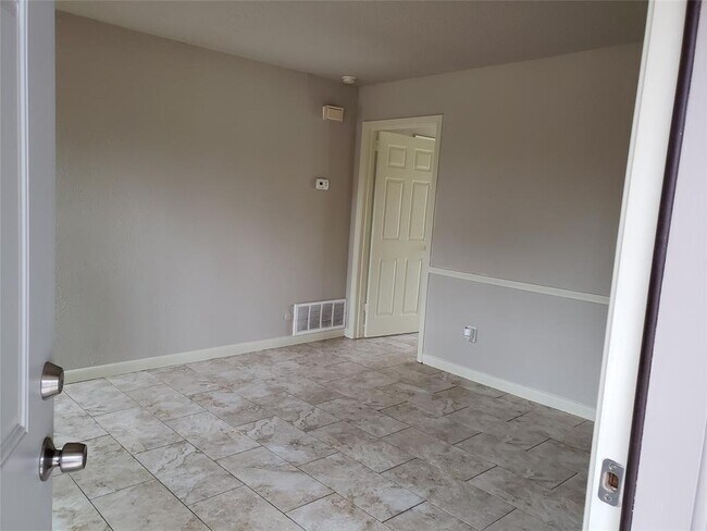 Building Photo - 1410 N O'Connor Rd