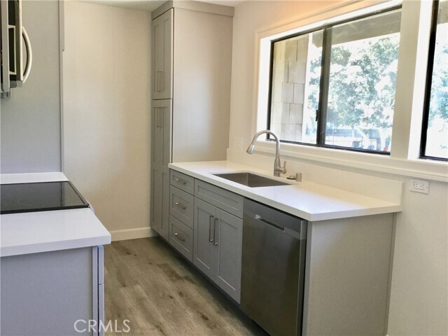 Building Photo - 20 Streamwood
