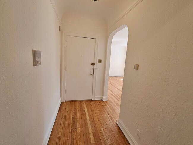 Building Photo - 5507 N Campbell Ave