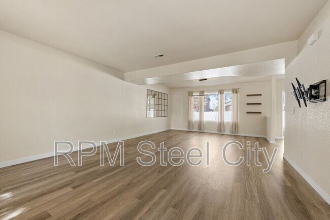 Building Photo - 2231 Meadowlark Ln