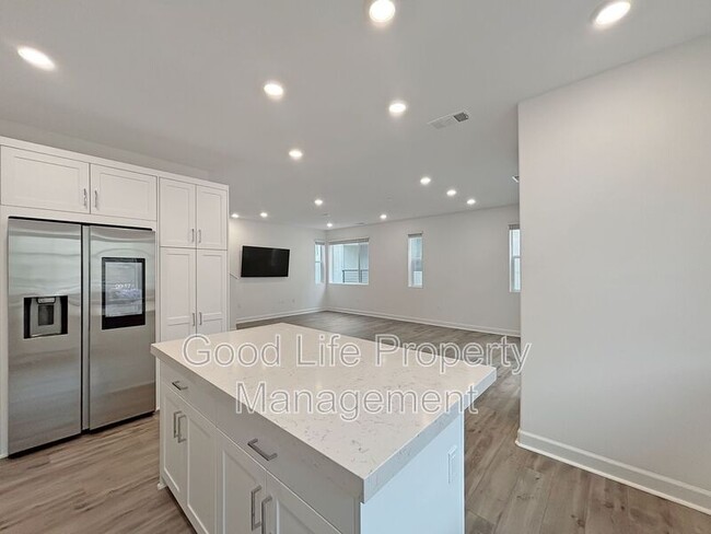 Building Photo - 820 Makani St