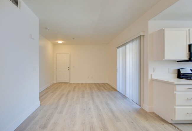 Building Photo - Gorgeous two bedroom two bathroom condo in...