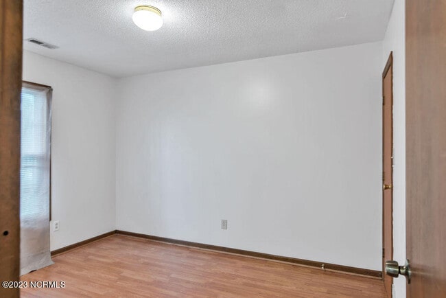 Building Photo - 780 Pinewood Dr