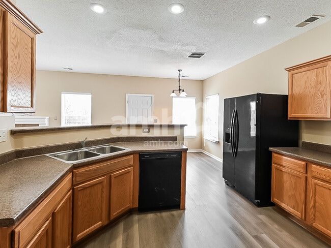 Building Photo - 7323 Red Maple Dr