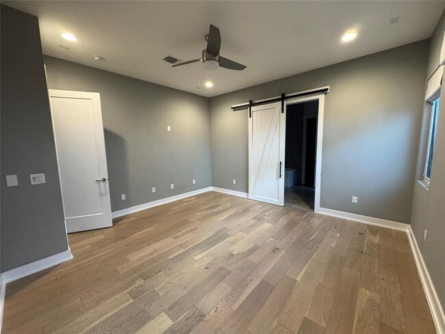 Building Photo - 1908 Kinney Ave