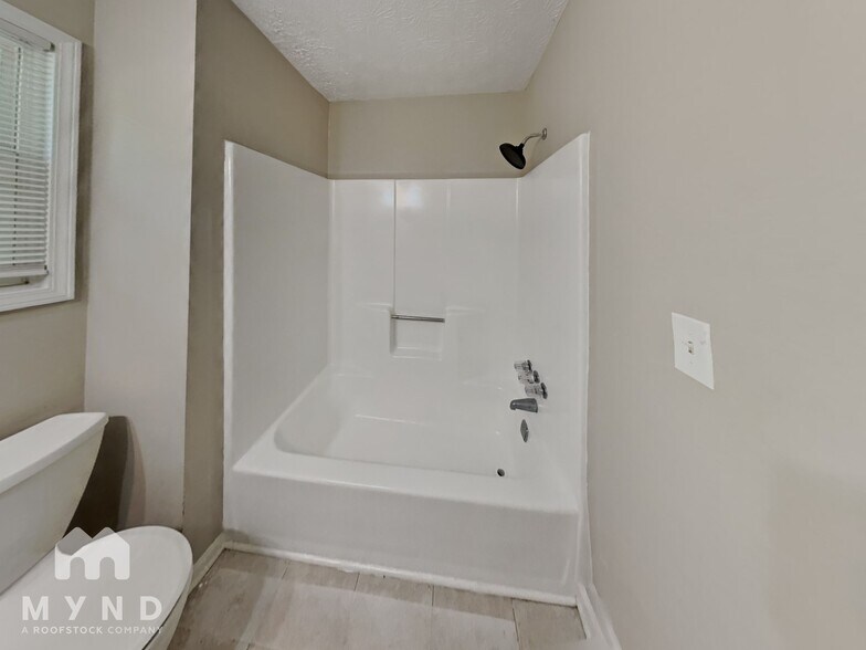 Building Photo - 3004 Cardinal Dr