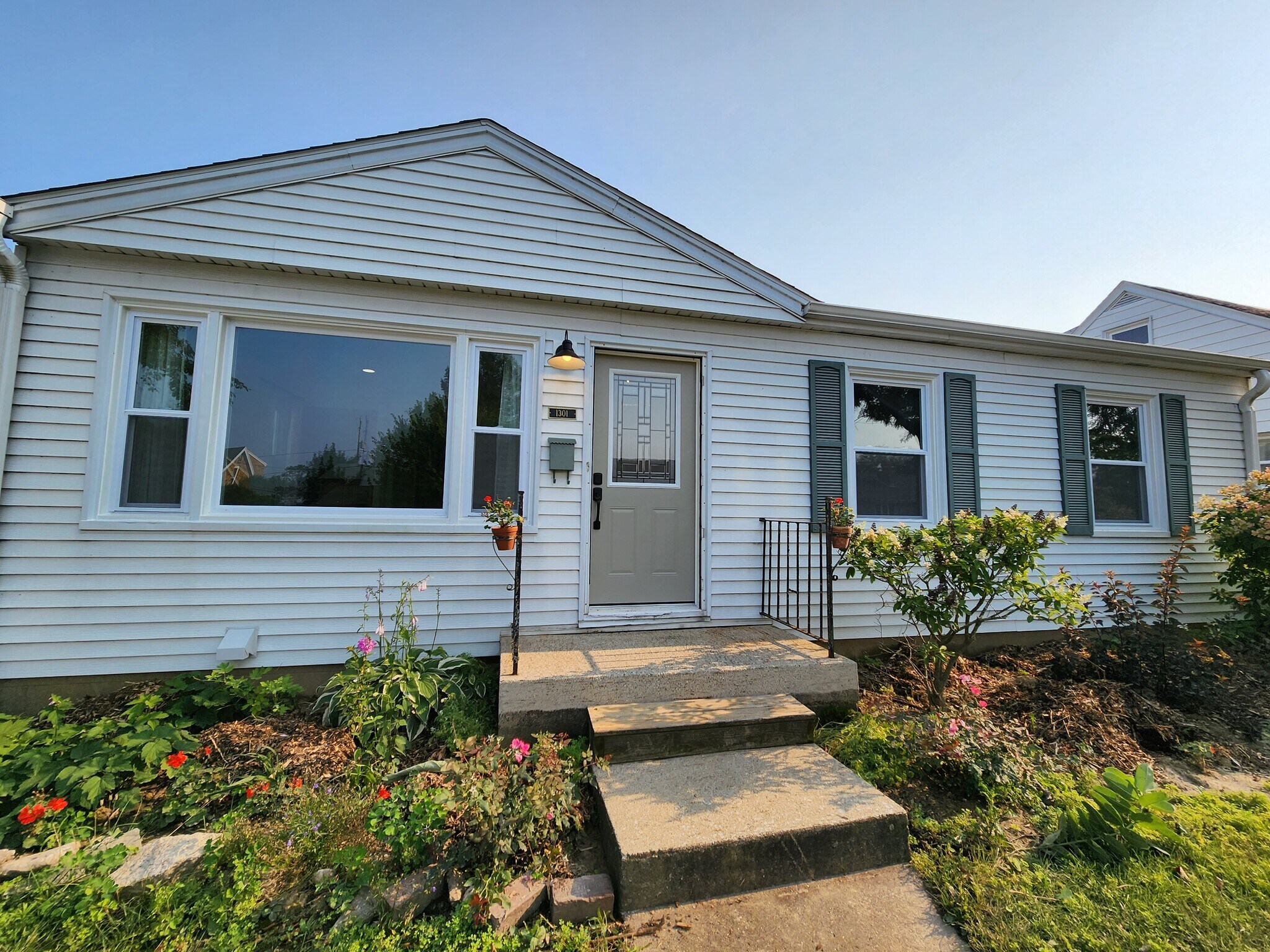 Building Photo - 1301 Lombard Ave