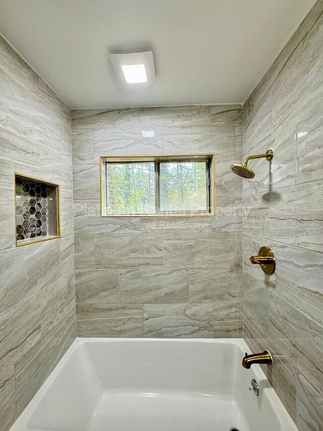 Building Photo - 908 Pinecrest Cove