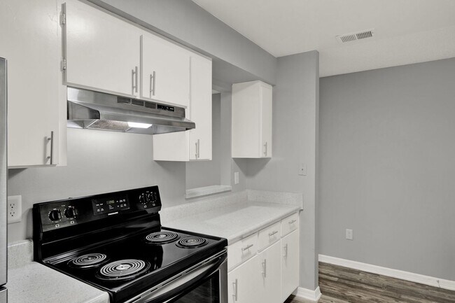 Building Photo - ***Cozy 2 Bedroom Apartment in Whispering ...