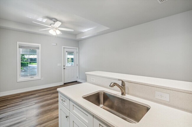 Building Photo - Live next to campus and all things Gainesv...