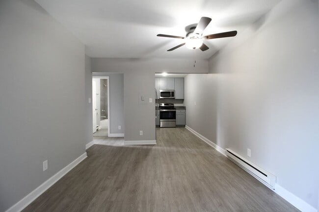 Building Photo - 1409 E Chicago St