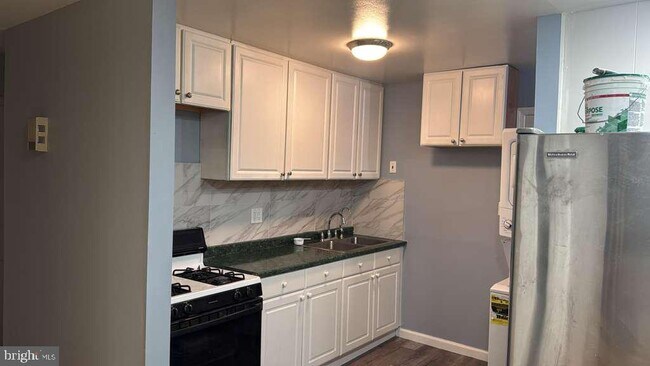 Building Photo - 3007 Elmwood Dr