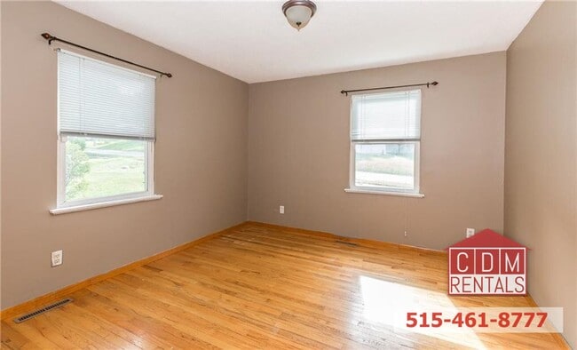 Building Photo - Cozy DSM Home near Merle Hay