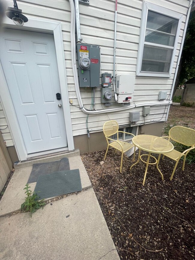 Building Photo - Fully furnished basement apartment in Provo!