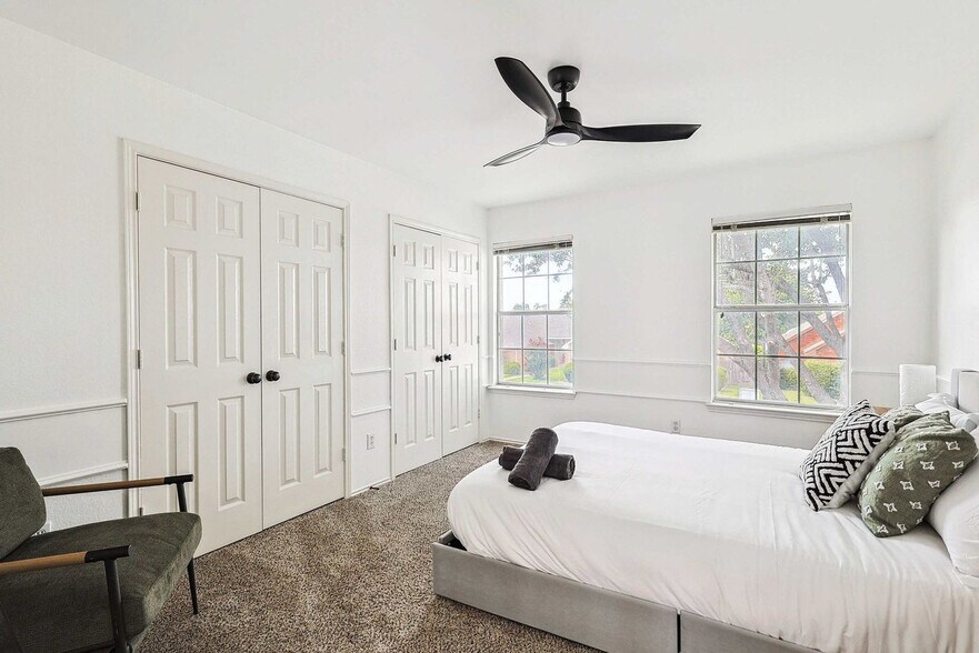 Building Photo - 806 Longleaf Dr