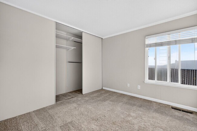 Building Photo - Updated Walnut Creek Condo | 2 Bed • Pool • In-Unit Laundry • Near BART