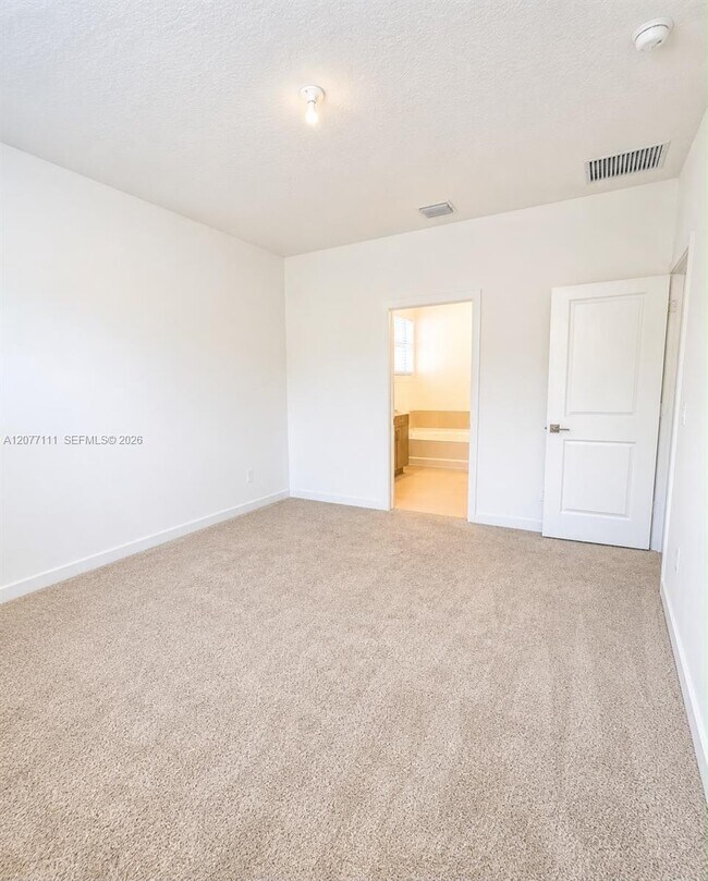 Building Photo - 8740 SW Kanner Oaks Dr