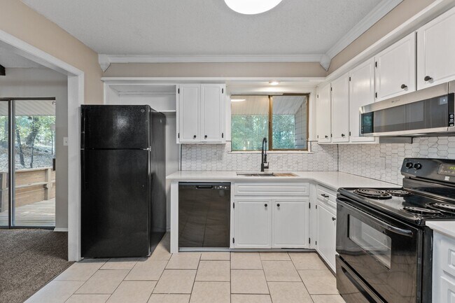 Building Photo - 5 Rocky Top Cove