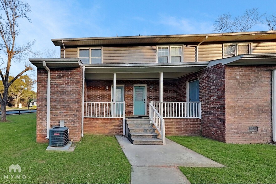 Building Photo - 808 E Spring St