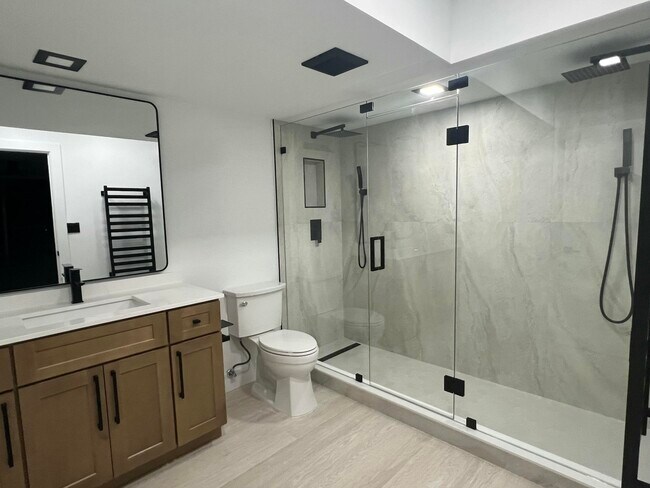 Building Photo - 3010 N Course Dr