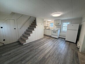 Building Photo - 88 N State St