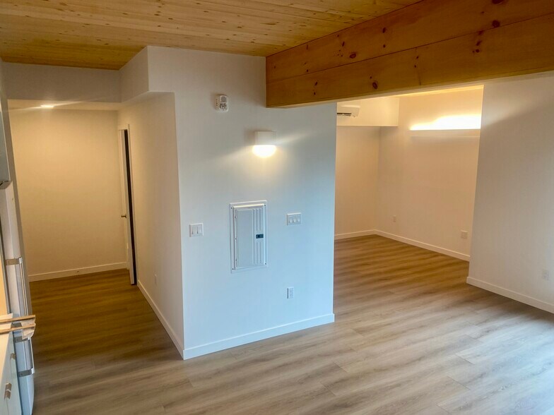 Building Photo - 154 Broadway