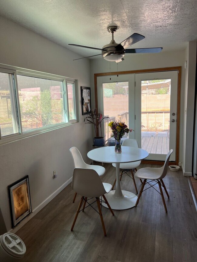 Building Photo - RIO RANCHO-VISTA HILLS